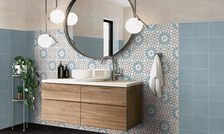 Ideas For Small Bathrooms Tips And Colors, What Colors Should You Use In A Small Bathroom